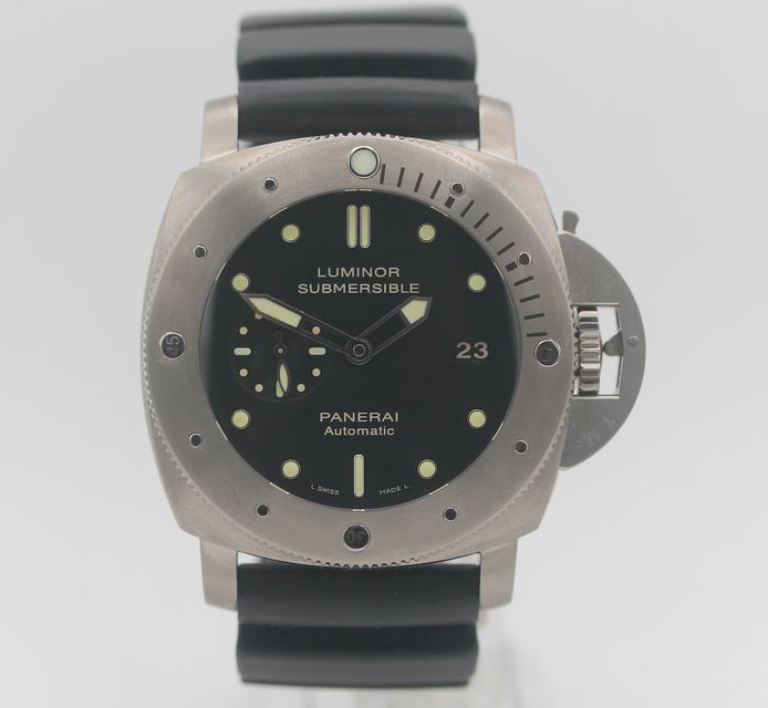 Panerai Luminor Submersible PAM00305 Image 6